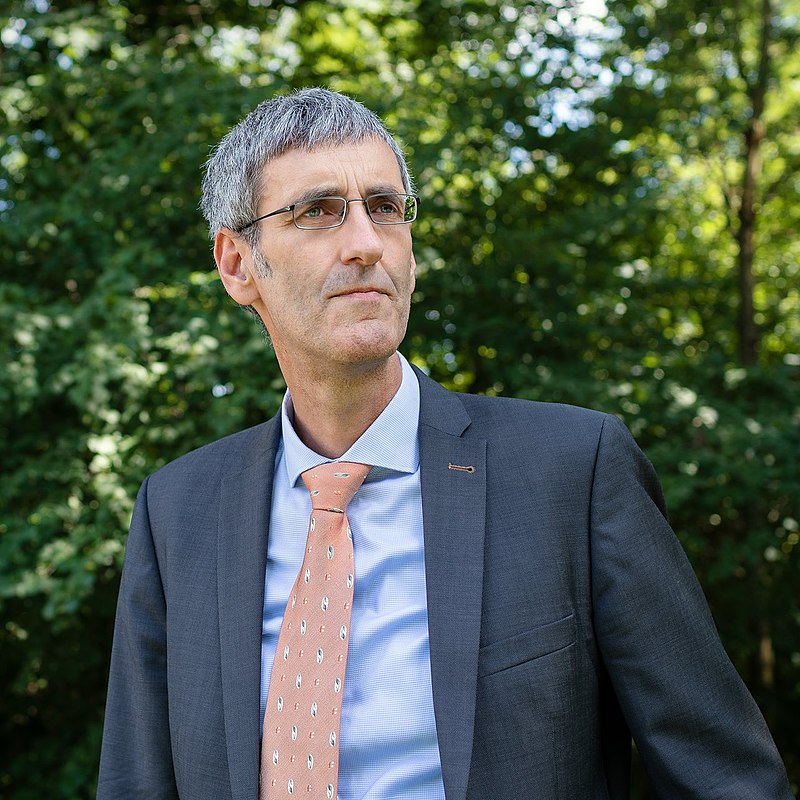 🤗🥳We are very happy to announce that Frank Eisenhauer starts as a new Director at #MPE! With #SINFONI, #GRAVITY &amp; <a href="/GravityPlus_VLT/">GRAVITY+</a>, Eisenhauer builds first-class instruments which led to outstanding results in #BlackHole &amp; #GalaxyFormation science!
➡mpe.mpg.de/7948075/news20…