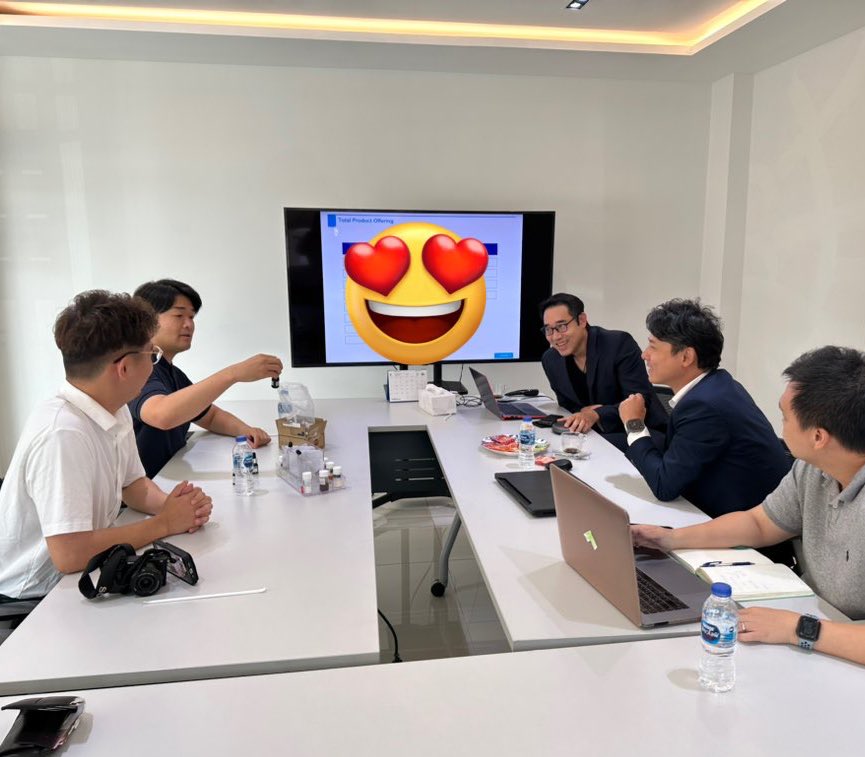 toddler456's tweet photo. サウナジャンキーことパンチョ南谷氏
とプリオ細川氏　-Siam Herbal Tech, Pacific Cannovation にて https://t.co/dmupmiGjqw