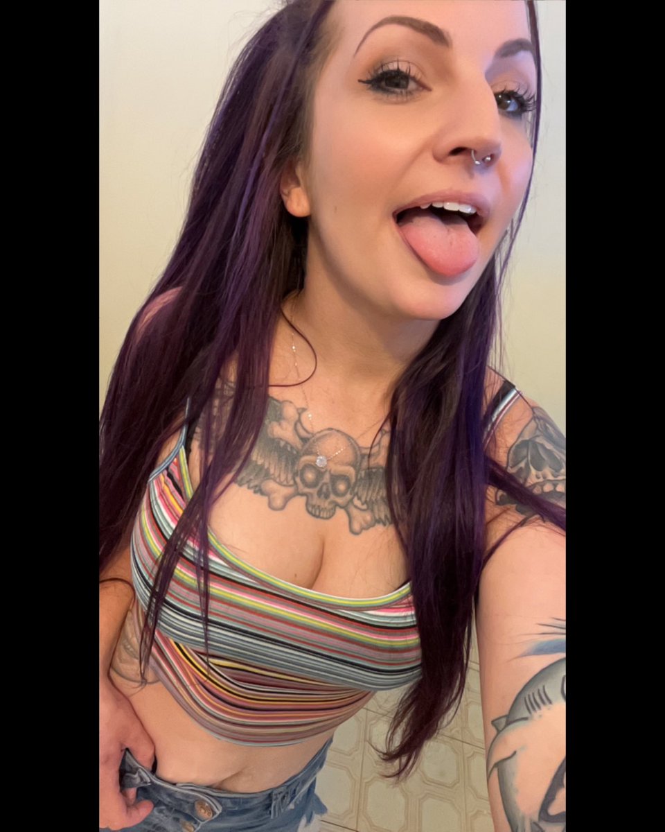 thelylajade's tweet photo. The face you make when your hungry 😜 #amateur #amateurvideo #amateurmodels #linkinbio #adultlife #contentcreator #altgirl #altmodel #alternativegirl #girlwithtattoos #purplehair #xxx #nsfwaccount https://t.co/q6UWvK8BZ0