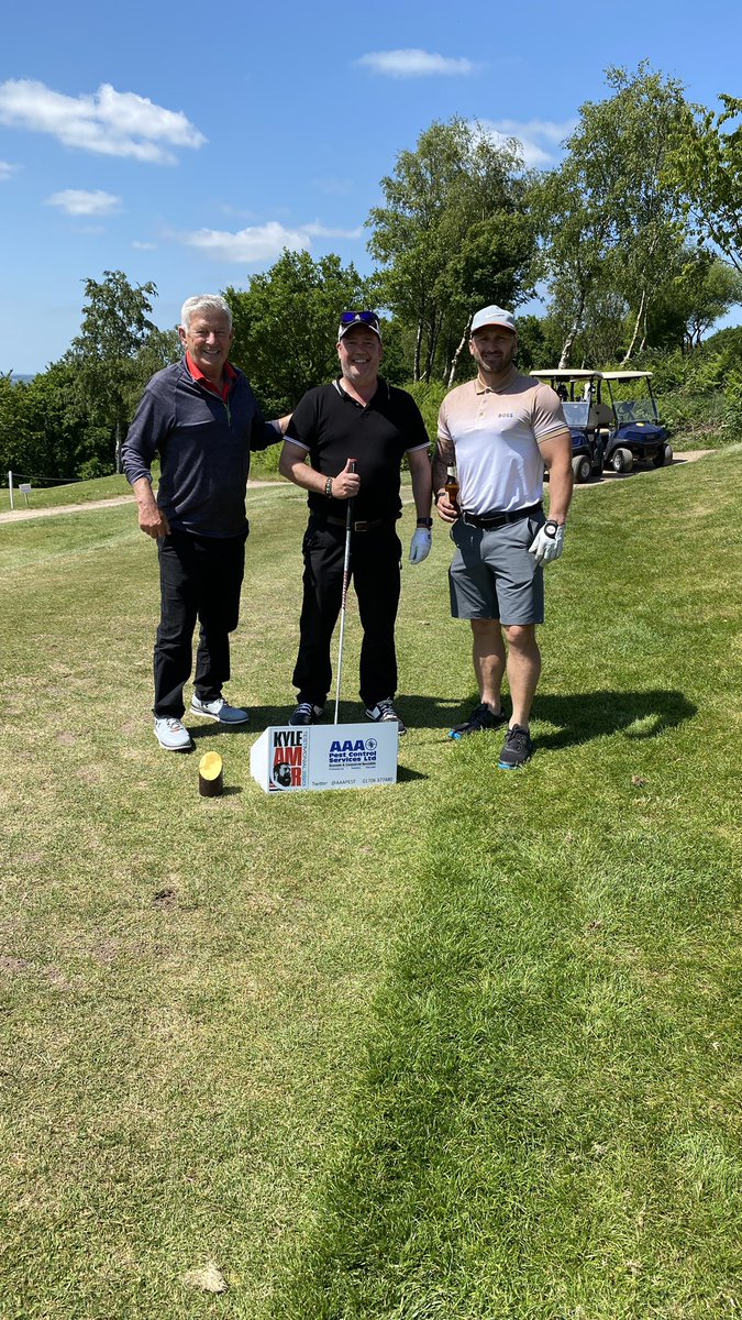 AAAPest's tweet image. Thanks again for a great day @kylejamor87 at your testimonial Golf day and keeping us refreshed in the heat 🌞🤪 @AAAPest proud to have been sponsors of Tee 3 🤝 #RLLegend #testimonial #Golfday