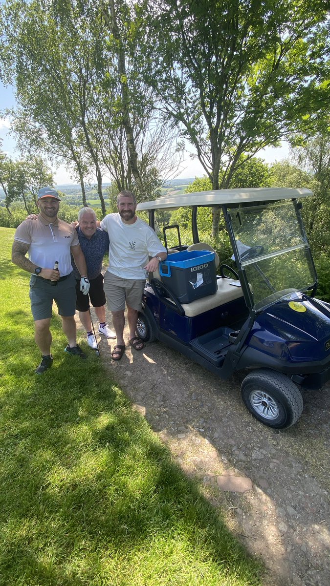 AAAPest's tweet image. Thanks again for a great day @kylejamor87 at your testimonial Golf day and keeping us refreshed in the heat 🌞🤪 @AAAPest proud to have been sponsors of Tee 3 🤝 #RLLegend #testimonial #Golfday