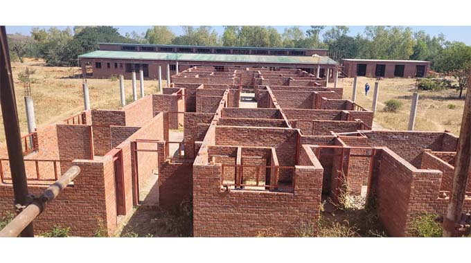 Eddie_Gore1's tweet photo. #EDWORK
Massive progress has been recorded at Lupane Provincial Hospital, the first-ever 250-bed public referral health institution for Matabeleland North being spearheaded by the 2nd Republic @ZimGvt_NDS1 @mhofela_mhofu @zanupf_patriots @TendayiZinyama @mela_pam5 @SokoCindy https://t.co/86qaAEDmmG