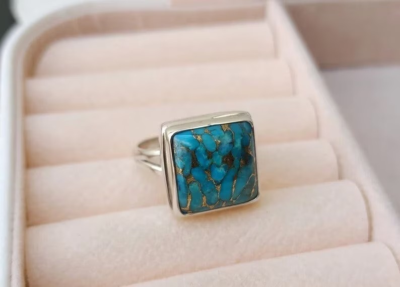 Blue Copper Turquoise Ring 925 Sterling Silver Ring

ebay.com/str/msbgemsand…

#artisanjewelry #artjewelry #silversmith #bluecopper #handmadejewelry #sterlingsilverjewelry #jewelryartist #silverjewelry #handmaderings #handmadejewelry #instajewelry #instasmith #ladysmith