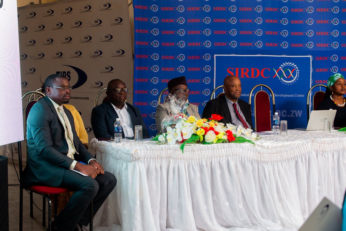 TipsZimbabwe's tweet image. The 2023 Zimbabwe Career Guidance Expo was successfully held at SIRDC from 25-25 May. It drew in crowds of more than 1100 people comprising school kids, exhibitors, sponsors, parents, state enterprises, honoured guests and the general public!!!

Day 1- 25 May in pictures