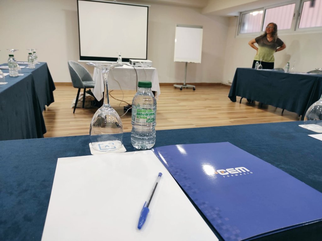 CEMFormacio's tweet photo. Primer dia de la formació👉 de la tensió a la distensió 🫂 de la mà de @calidoscopi3 al personal de @ICRcat

Gràcies per l'oportunitat d'organitzar jornades formatives que ajuden a la #milloraprofessional🔝 i potenciar la #formaciócontinua ✅

Endavant!
#formacioamida https://t.co/HUuBcqPsiq