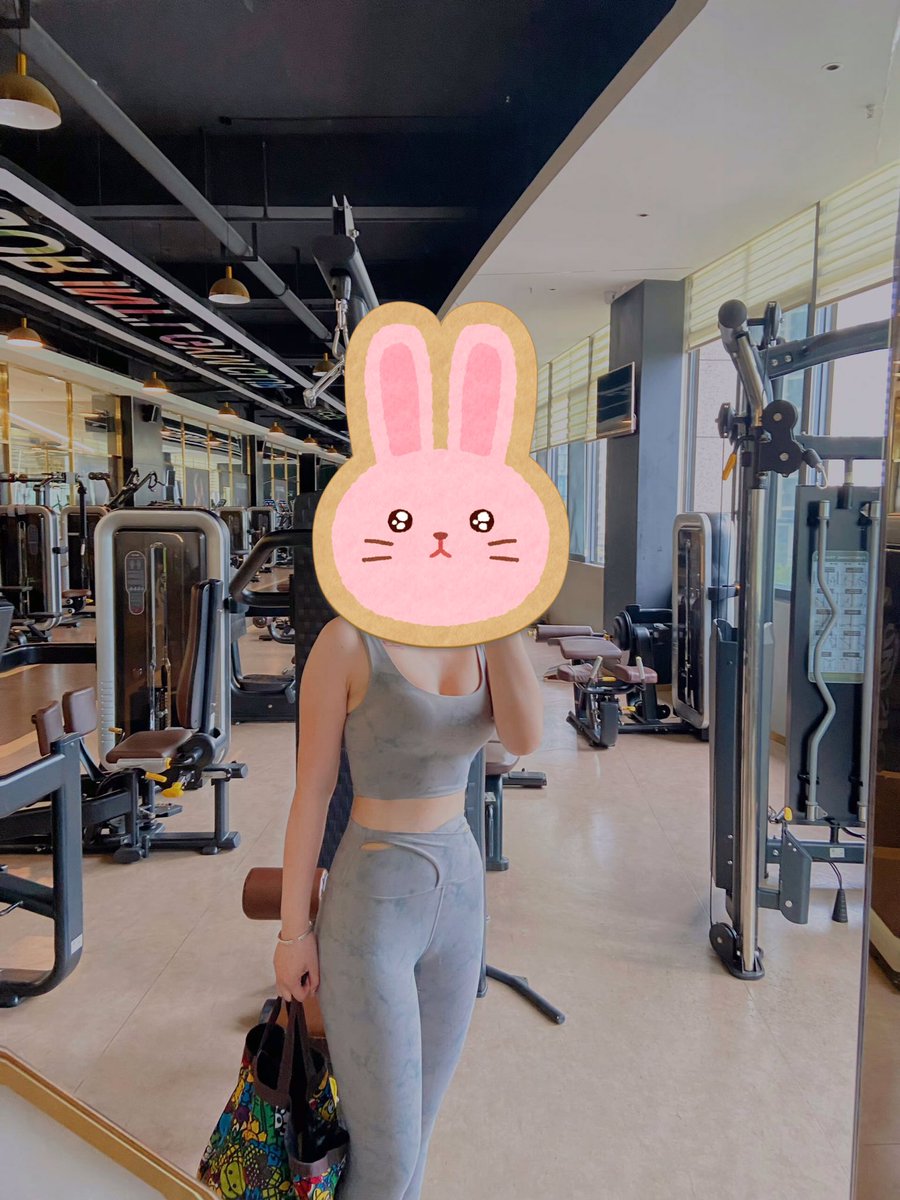 Kath799's tweet photo. 瑜伽后的轻松感需要一杯奶茶的加持鼓励🥤

#瑜伽 #yoga #fit https://t.co/vyRm5sZWWT