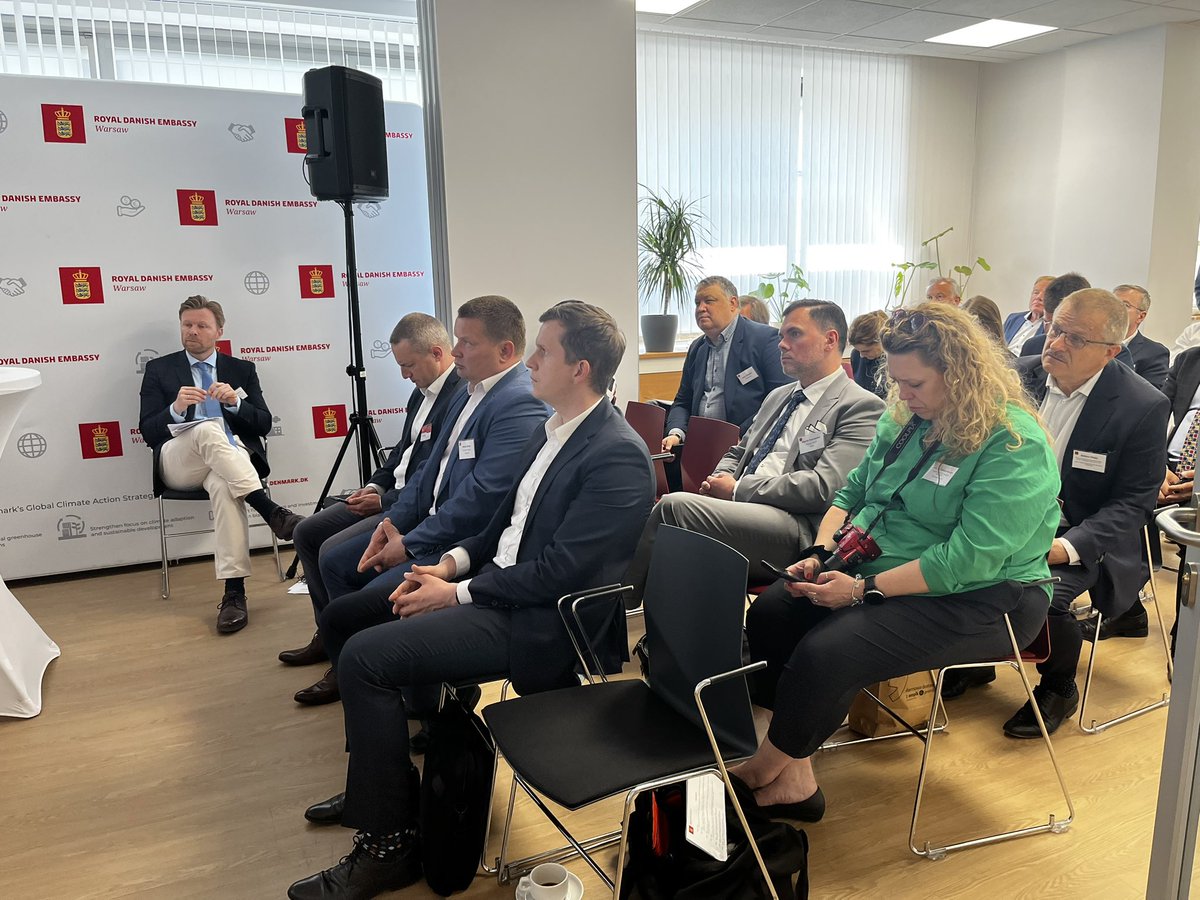 PolskaIzbaMleka's tweet photo. Polsko-Duńska współpraca w zakresie zrównoważonego sektora mleczarskiego @DenmarkinPoland wspólnie z #PolskaIzbaMleka na rzecz lepszej i zrownoważonej produkcji. Zaczęliśmy spotkanie i wymianę wiedzy firm z obu krajów https://t.co/xBpYtxmXp8