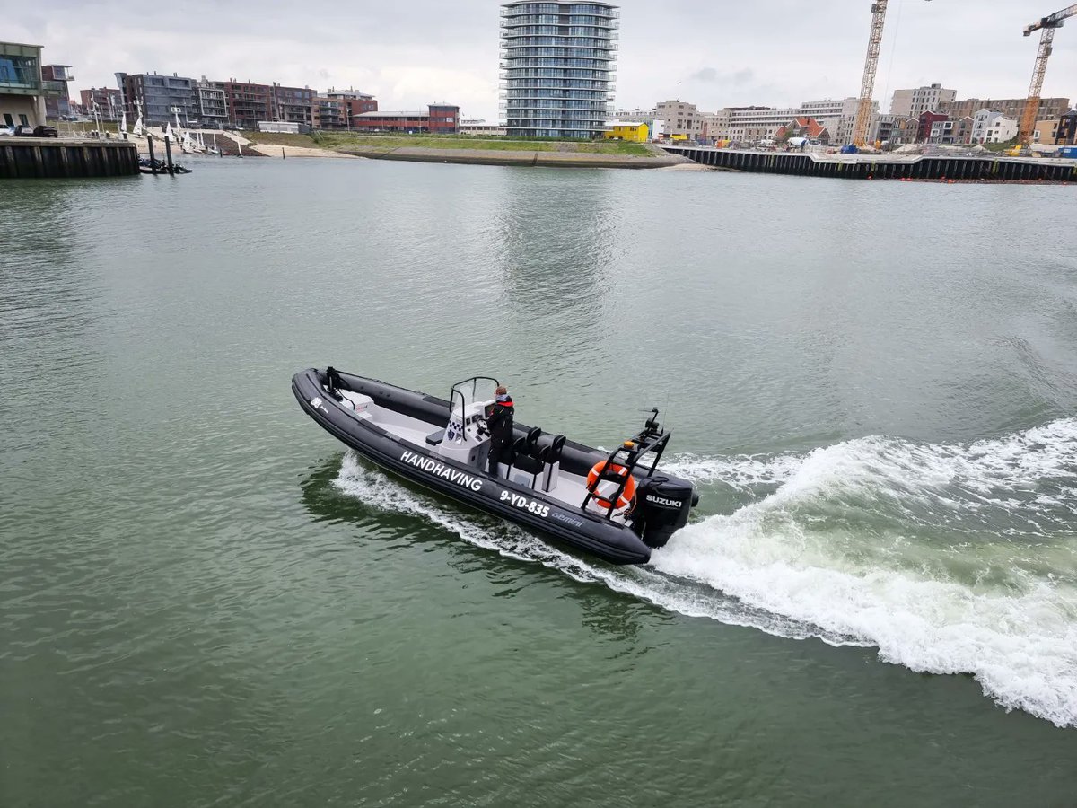 De Safetyboat 5 in de haven van Scheveningen. #rhib #boat safetyboat.nl