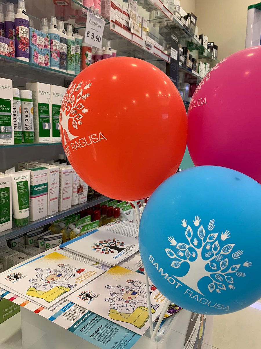SamotRagusa's tweet photo. Proseguono gli incontri in farmacia per dialogare e confrontarci con le persone su temi importanti come le #curepalliative, #dignità e #rispetto in ogni fase della vita. Qui siamo a #Noto presso la #FarmaciaVINCI! https://t.co/h75Vkxg4gu