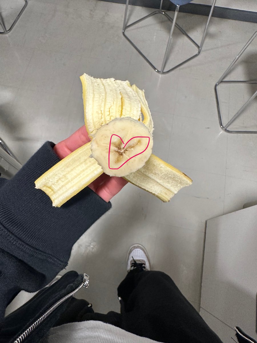 WE_THE_BOYZ's tweet photo. [켑] reneigh and potassium (defs brought the wrong merch to tour) #backstage 準備？- kevin https://t.co/QZTdMczPXs
