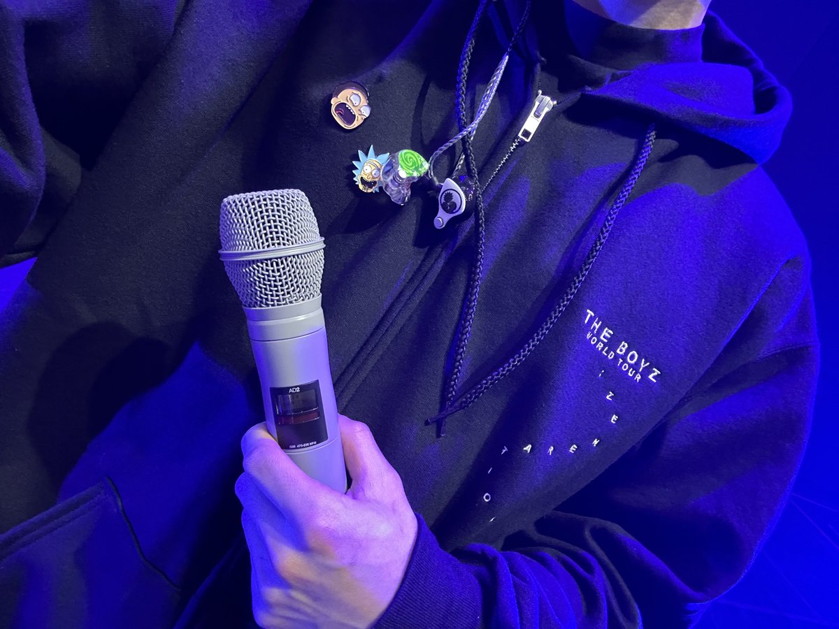 WE_THE_BOYZ's tweet photo. [켑] reneigh and potassium (defs brought the wrong merch to tour) #backstage 準備？- kevin https://t.co/QZTdMczPXs