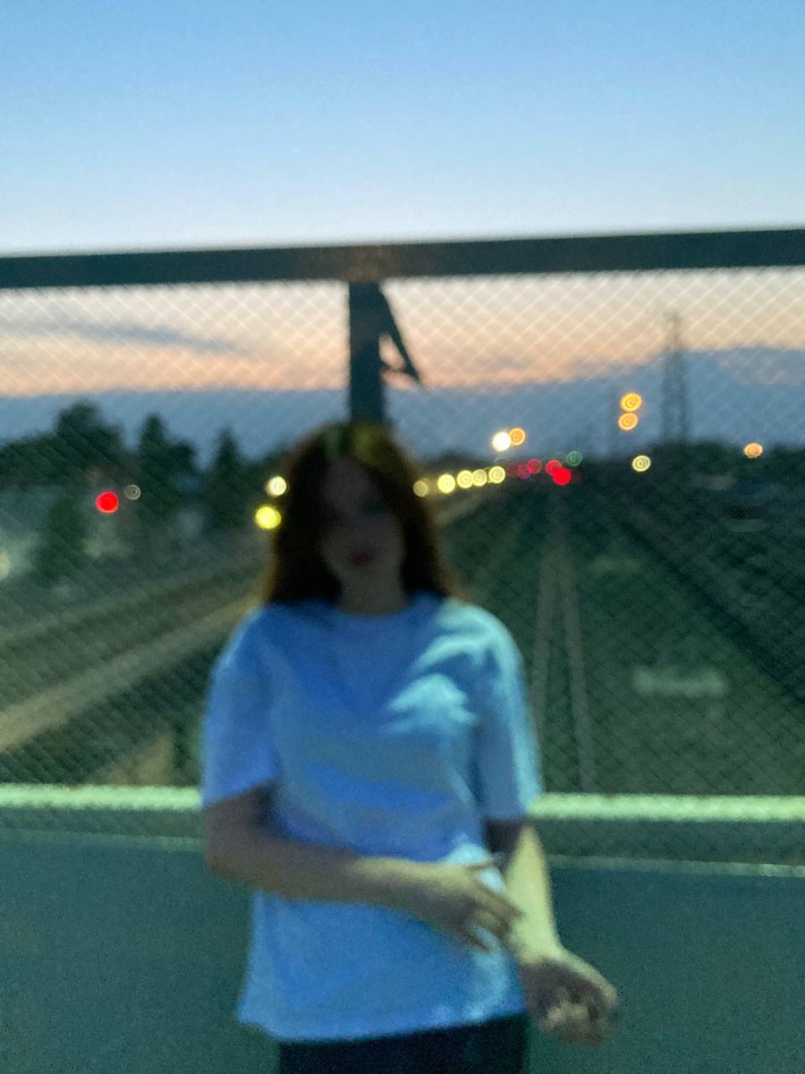 Пусть будет
А вообще, моя подруга шикарный фотограф, просто я не люблю чёткие фотографии