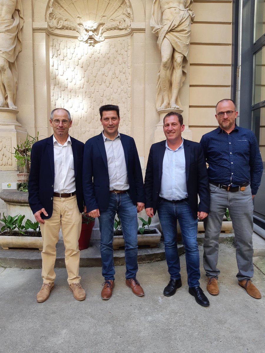 FNPFruits's tweet photo. 📢Christophe CHAMBON, président de la @FRSEAFC, secrétaire général adjoint de la @FNSEA, a été nommé hier à la présidence du #FMSE 👏 https://t.co/V7bNllXkJs