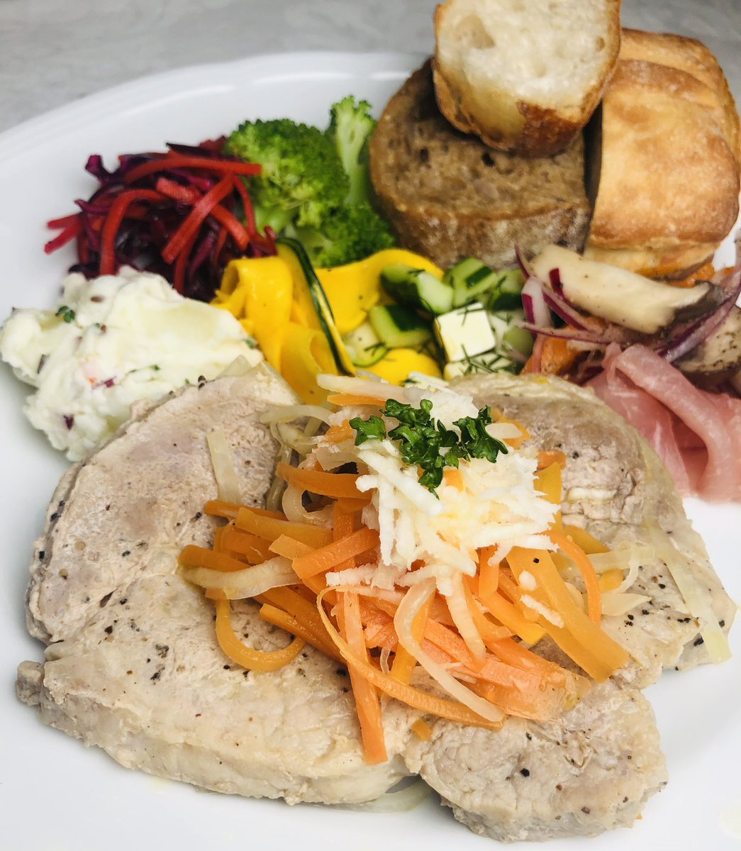 teeblatt_tokyo's tweet photo. 今週のランチは
Gemischter Satz-Krenfleisch
豚肉ロースの白ワイン煮込み
根菜とホースラディッシュ添え
（オーストリア産ワイン使用）です💁🏻‍♂️

ご来店お待ちしております😃

#teeblatttokyo
#teeblatt五反田店
#juliusmeinl 
#ユリウスマインル
#juliusmeinlcoffee
#ユリウスマインルコーヒー https://t.co/5mv6WyCAQb