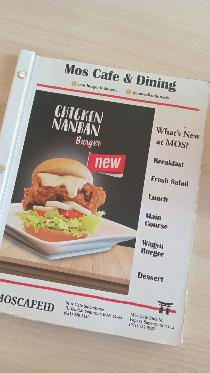 Last Mos burger in Indo 🥲 Tadi jam 2 siang Mos Cafe Blok M, satu2nya yg tersisa, tutup for good. Pas bayar dapet kenang2an coaster. Semoga kapan2 bisa ada lagi ya huhu. 

Sayonara Mos Burger, sampe ketemu lagi di Jepang 😗
