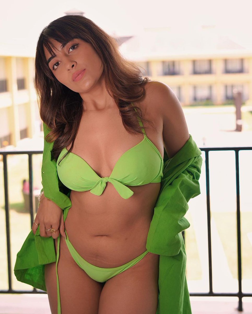 Feeling the summer vibes ☀️🌴👙 Loving this green bikini that fits just right! 🌊 #beachlife #bikinilove #summerfun #oceanview #greenbikini #vacationmode