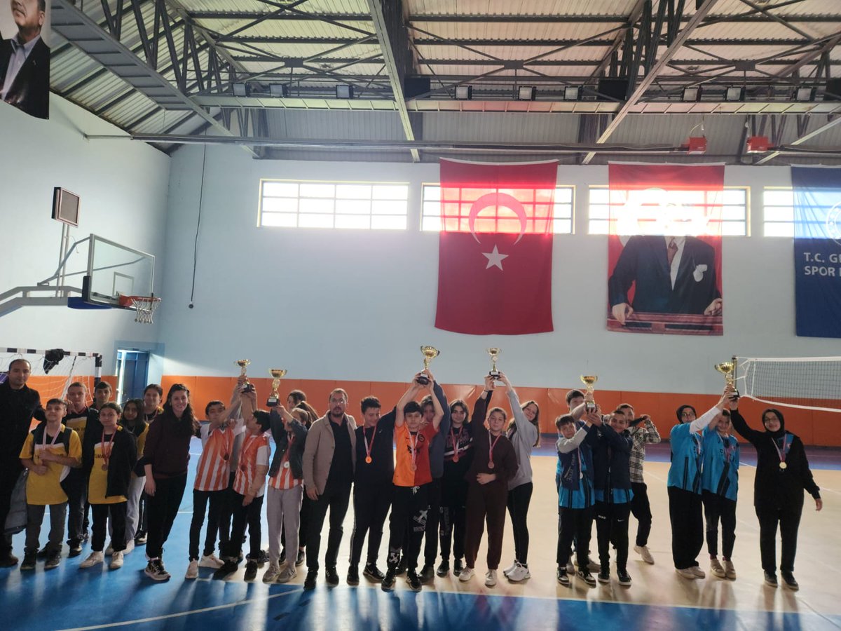 golyakailcemem's tweet photo. İLÇEMİZDE ORTAOKULLAR ARASI DART TURNUVASI DÜZENLENDİ https://t.co/hie6q4RQRW