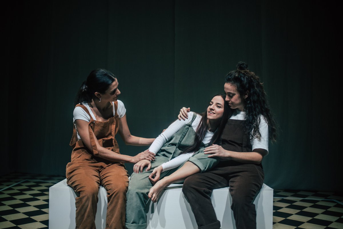 maldateatre's tweet photo. ADÉU, JANE! 🎈

Un espectacle vitalista i crític que reivindica la bellesa de tots els cossos, i en especial de tots els pits, a partir de la història de la Mariona, una jove de 17 anys que ha d'acomiadar-se del seu pit malalt. 

📅 6-30/6
🎟️ Entrades a https://t.co/fbSFbz4V7S https://t.co/9vGtxuAOm3
