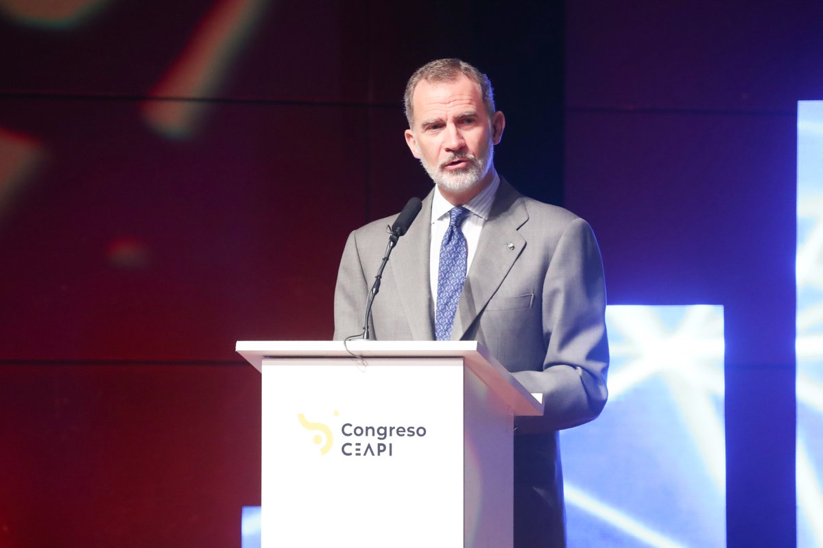 CasaReal's tweet photo. El Rey preside el acto inaugural del VI Congreso Iberoamericano CEAPI para presidentes de compañías y familias empresarias.

➡️https://t.co/CeXtVywvLi #VICongresoCEAPI https://t.co/DeG4DZsAXJ