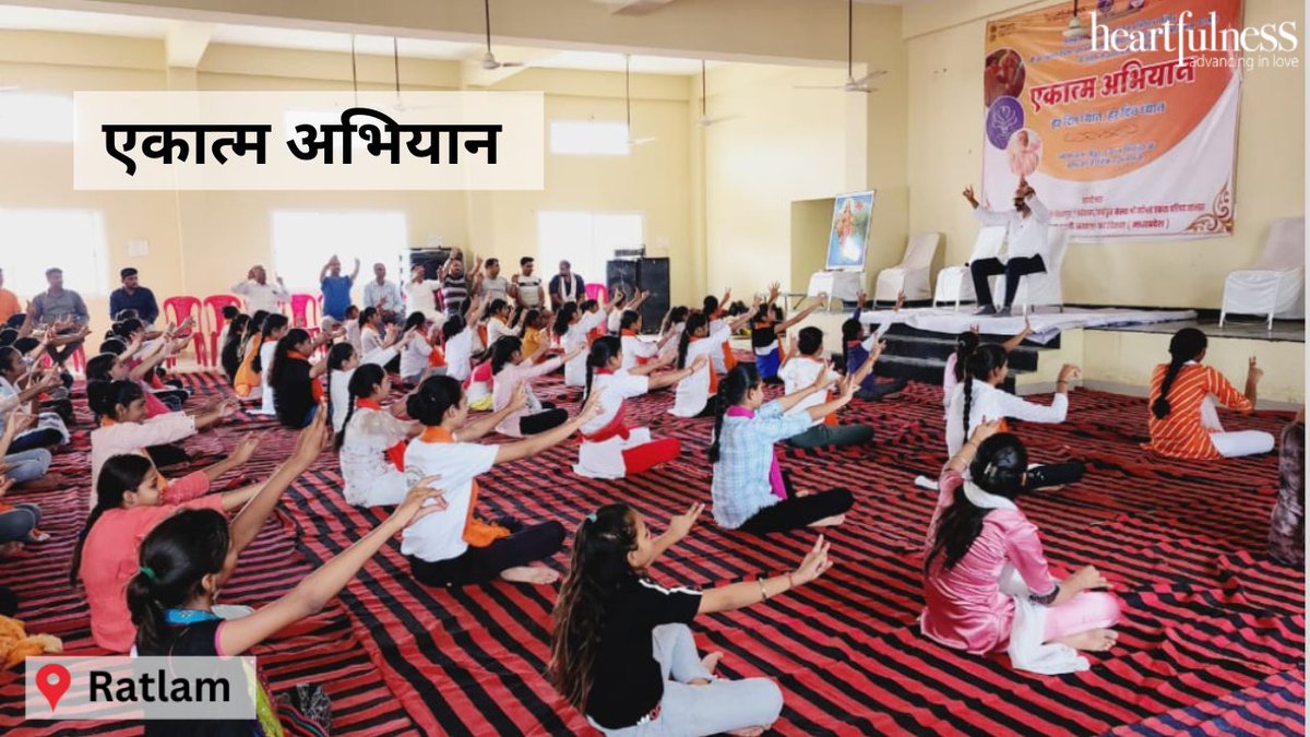HeartfulnessMP's tweet photo. #एकात्म अभियान की एक झलक अलीराजपुर, बालाघाट, बुरहानपुर, दमोह, दतिया, रतलाम, #मध्यप्रदेश से..

इस कार्यक्रम के तहत् #योगासन, #ध्यान, मुद्रा, #प्राणायाम को #मध्यप्रदेश में एक करोड़ लोगों तक ले जाने के लिये एकात्म अभियान योग-महोत्सव के रूप में मना रहे हैं।

#EkatmAbhiyan #Dhyana https://t.co/6PtrigMXpC
