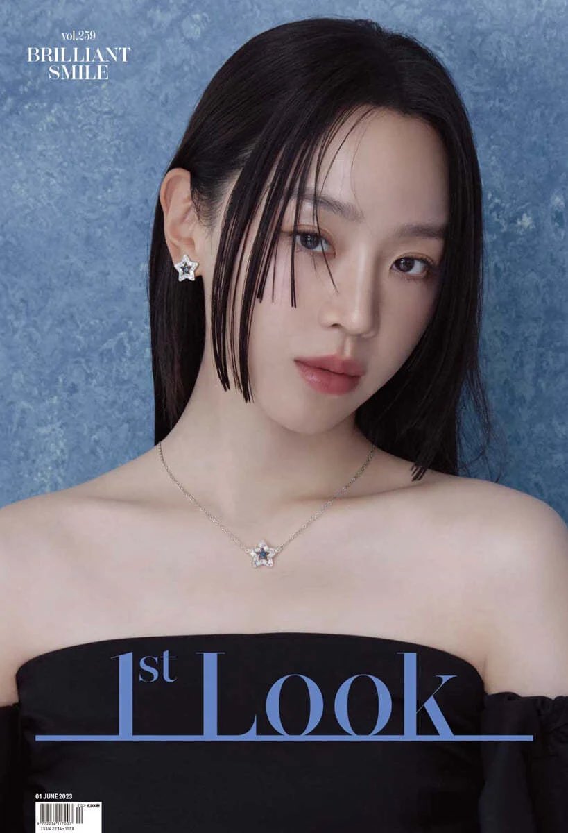 퍼스트 룩(1st Look)(2023년)(Vol. 259)

커버 신혜선
배우 신혜선의 싱그러운 웃음 속에 영롱하게 피어난 스와로브스키 주얼리. 

#신혜선