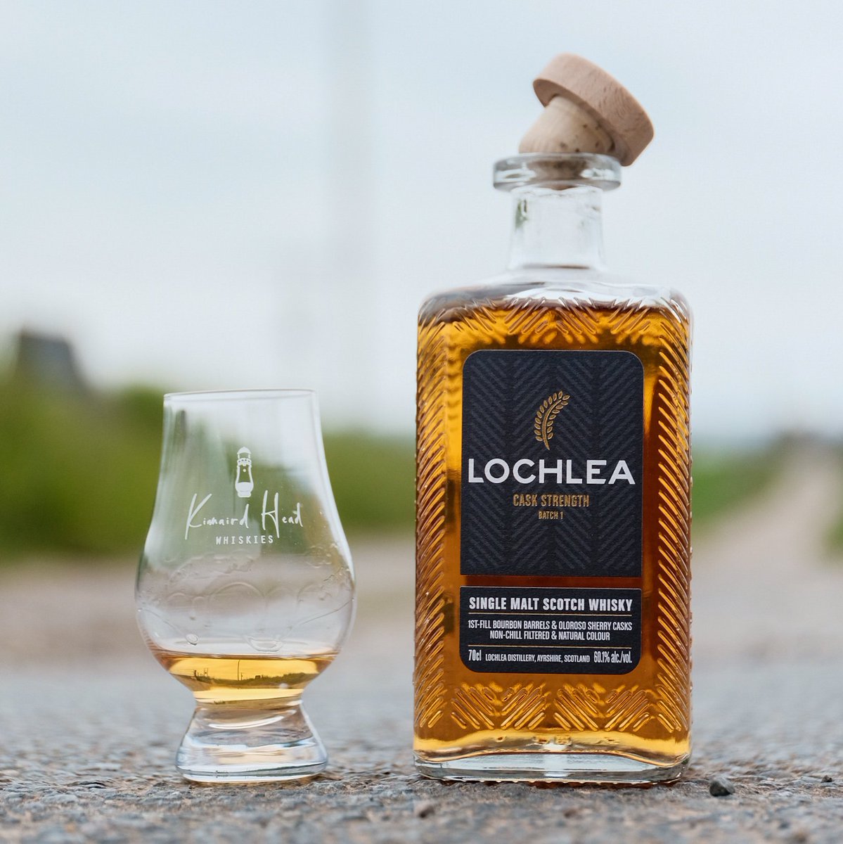 Ooofft. Can't see this hanging around for too long.

Big and bold but still a youngster, the new Lochlea Cask Strength Batch 1. Bottled at a strength of 60.1%, all natural presentation.

Available to buy here. 👇🏻

kinnairdheadwhiskies.com/product/lochle…

#whiskyshop
#slainte