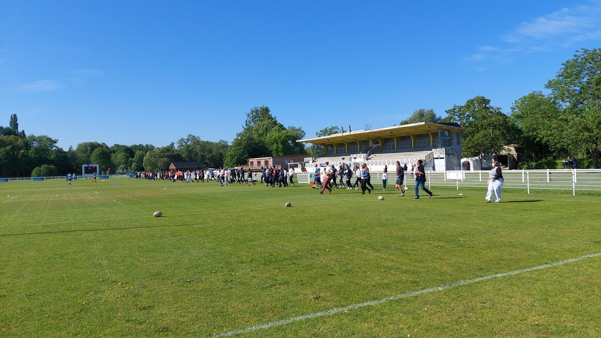 JulienMargat's tweet photo. 🏉 Démarrage de l'événement Du Stade Vers l'Emploi à #Chartres! 104 participants se retrouvent autour des valeurs du sport avant de réaliser des entretiens d'embauche! @poleemploi_RCVL Merci au club @RugbyChartresM 💪🌞 @F_Gaussens @SabineGerard28 https://t.co/dec0JqHSrk