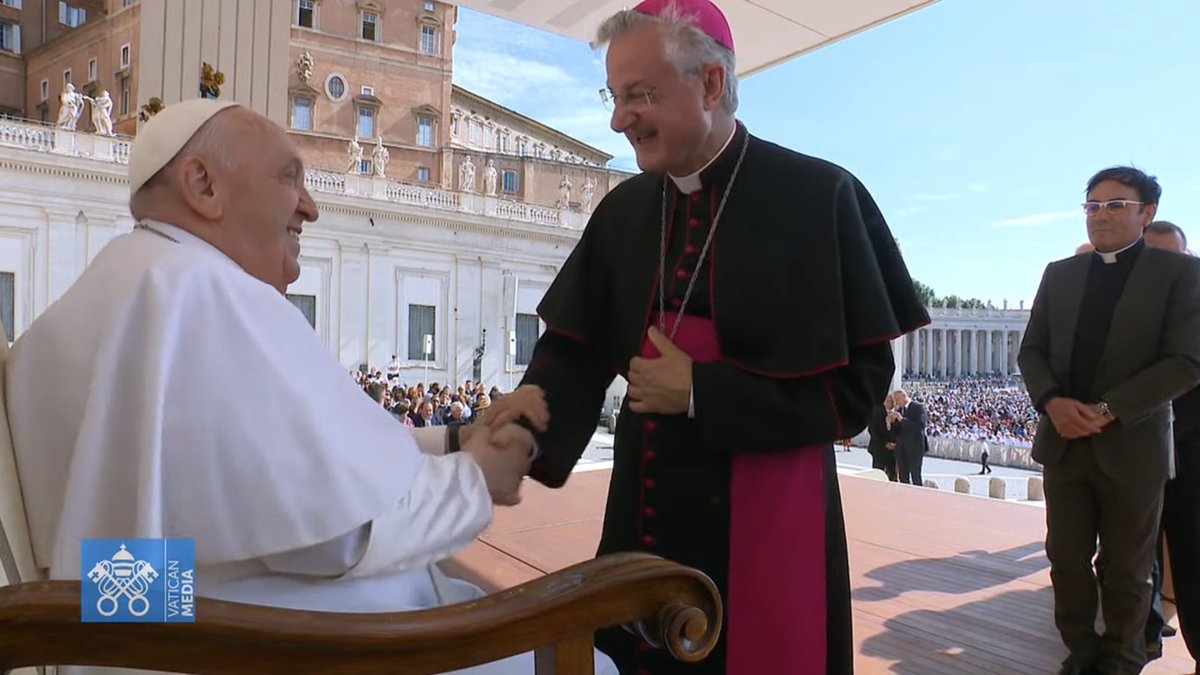 BisbatUrgell's tweet photo. Avui #Andorra i #SantJuliàLòria ha estat molt present a l'Audiència General al #Vaticà, amb la Mare de Déu de Canòlich @800Canolich Enhorabona!! https://t.co/MYtFfbiH5l