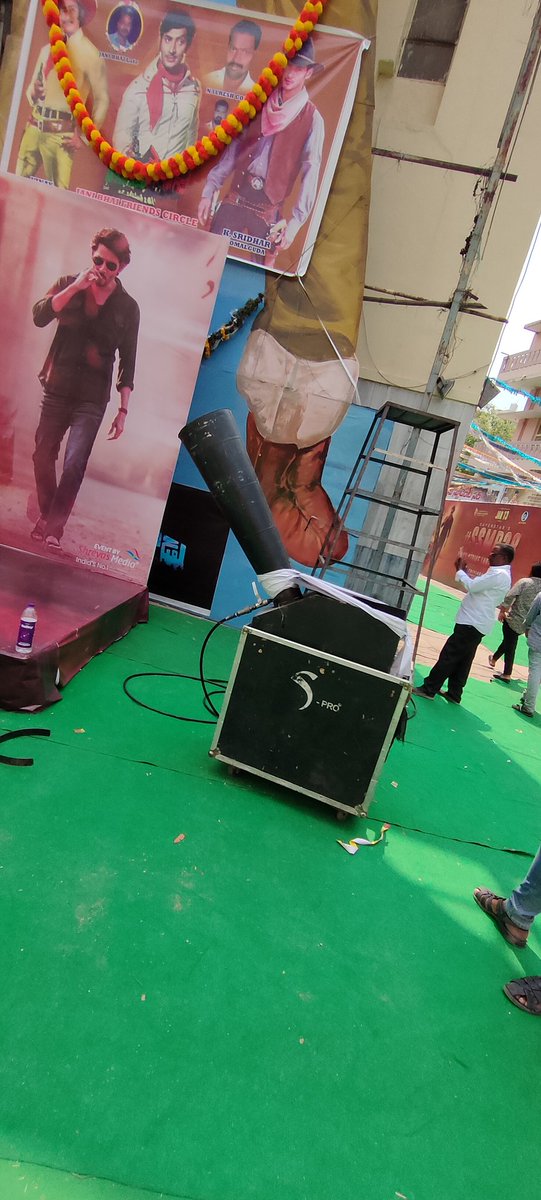 4-pin DJ , Band 🥁, co2 paper shots 🔥

SUPER FANS ERUPTION 🌋

Celebrations from - 4PM 🚩

#SSMB28MassStrike #SSMB28 #MosagallakuMosagadu4K