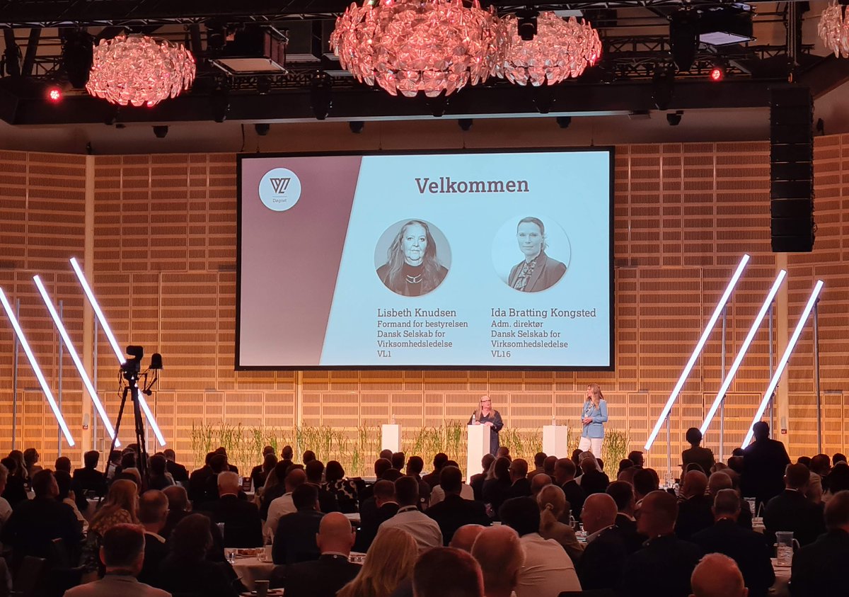 VL_Forum's tweet photo. SÅ er vi i gang med #vldoegnet 2023!
VL's bestyrelsesformand @KnudsenLisbeth og adm. direktør Ida Bratting Kongsted byder velkommen til en fantastisk dag med spændende indlæg og networking mellem VL-medlemmer fra ind- og udland.
#vldoegnet #navigatinguncertainty #vlgrupperne https://t.co/83SwKf3wv6