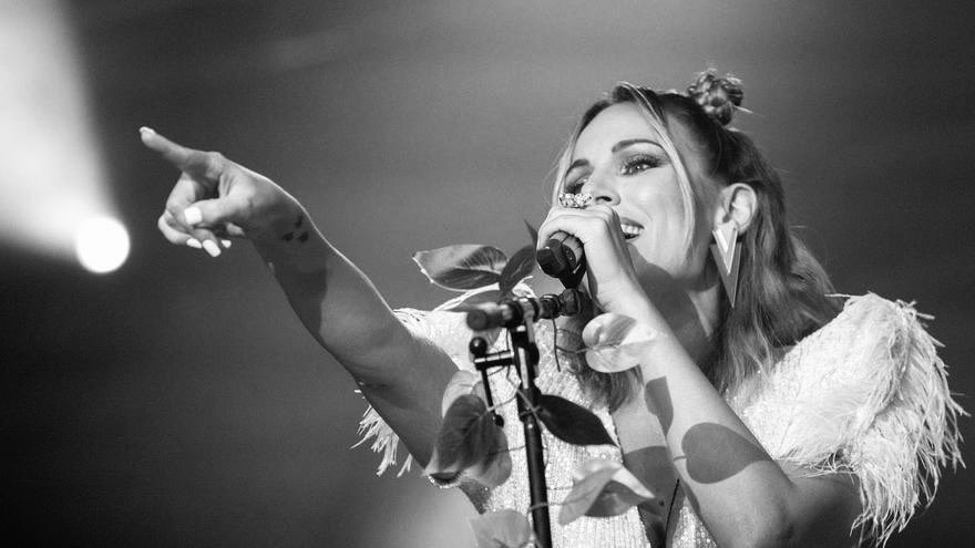 EdurneSiite's tweet photo. 10 formas de decir “te quiero” con canciones de Edurne ✨❤️‍🩹🫂 https://t.co/AGaI1wXibP