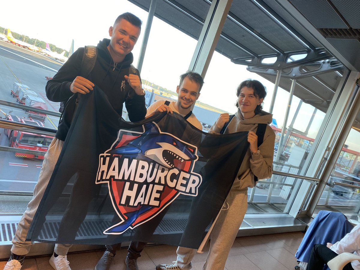 …early morning Hamburg airport @LiFoxRL @CalixRL @Hartmann_RL HH Haie starting their trip to the CRL World finals in Dallas  👍👍