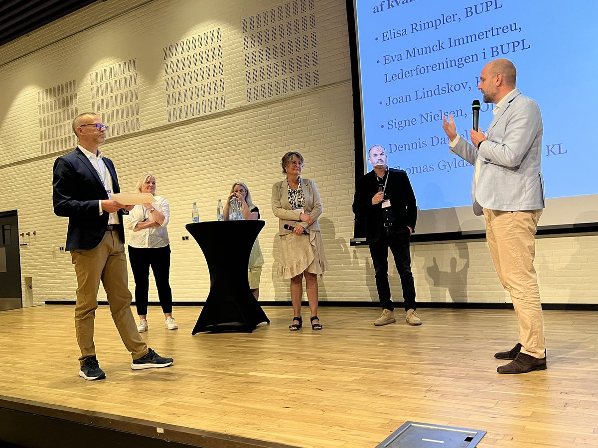 Lisbethdueped's tweet photo. Debat om kvalitetsundersøgelse i dagtilbud. Enighed om at vi ikke er i mål med kvaliteten En vigtig opgave skal løftes i samarbejde ml politikere, forvaltning  ledere, personale og forældre
@BUPLFormand 
@JoanLindskov @EvaMImmertreu @FolaFormand @dennisdanielsen @ThomasGyldal https://t.co/DC6MXUWAOB