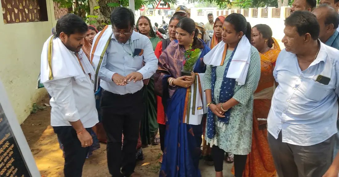 BiswalSouvic's tweet photo. ଉକ୍ତ କାର୍ଯ୍ୟକ୍ରମରେ ଡ଼େପୁଟି ମେୟର, ସ୍ଥାନୀୟ କର୍ପୋରେଟର, ମୁରବୀ, ଜନସାଧାରଣ ଏବଂ ବିଭାଗୀୟ ଅଧିକାରୀ ତଥା କର୍ମକର୍ତ୍ତା ବୃନ୍ଦ ଉପସ୍ଥିତ ଥିଲେ।🙏
#ଉନ୍ନତି_ପଥରେ_କଟକ_ମହାନଗର #DevelopmentWorksInCuttack https://t.co/1opyHTFkzG