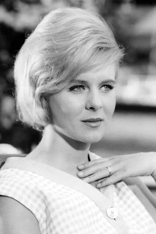 TalkingPicsTV's tweet photo. A happy birthday today to the British actress and singer #JuneRitchie who came to fame with Alan Bates in the kitchen sink drama 'A Kind Of Loving' and never looked back! https://t.co/KGz6MVqKdr
