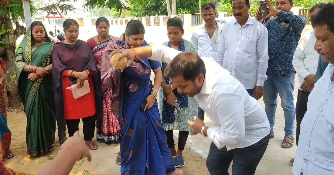 BiswalSouvic's tweet photo. ଉକ୍ତ କାର୍ଯ୍ୟକ୍ରମରେ ଡ଼େପୁଟି ମେୟର, ସ୍ଥାନୀୟ କର୍ପୋରେଟର, ମୁରବୀ, ଜନସାଧାରଣ ଏବଂ ବିଭାଗୀୟ ଅଧିକାରୀ ତଥା କର୍ମକର୍ତ୍ତା ବୃନ୍ଦ ଉପସ୍ଥିତ ଥିଲେ।🙏
#ଉନ୍ନତି_ପଥରେ_କଟକ_ମହାନଗର #DevelopmentWorksInCuttack https://t.co/1opyHTFkzG