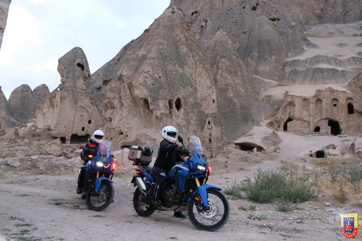jandarma's tweet photo. Motosikletli Asayiş Timlerimiz tarafından turizm bölgelerinde emniyet ve asayişin sağlanmasına yönelik gerçekleştirilen devriye faaliyetleri devam etmektedir.
📍Aksaray
#Jandarma https://t.co/qLRkjV0luq