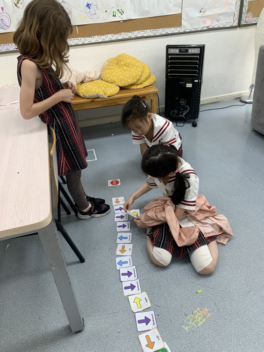 MsClares's tweet photo. Coding in Grade 1. Students love getting hands on with their learning and moving their bodies. #myCISB #coding #grade1 https://t.co/TBPhxTPaue