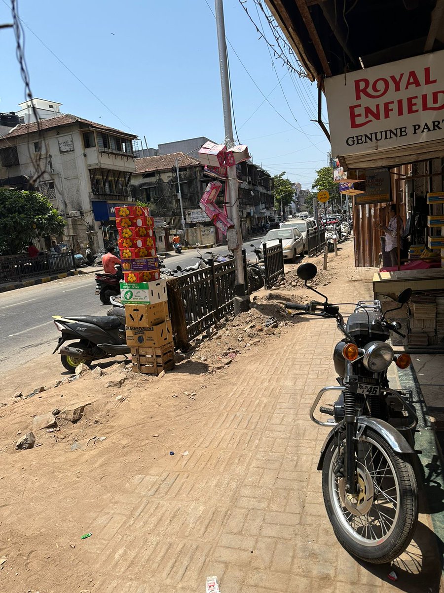 Attn: @ACI_Mumbai @mybmc @SheetalBJP @mybmcWardGN

Footpaths Dug Up For Some Private Builder Work But Still Debris Laying There.
Pedestrians Have No Place To Walk, Risking Their Lives By Walking On The Road

#Location: Opp Sayyed House Next To Jain Mandir SVS Road (Cadel Road)…