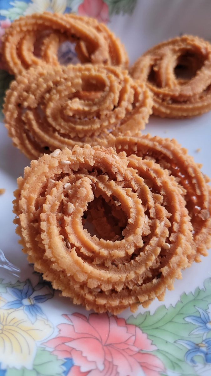 thefbai's tweet photo. Chakli , Dantkali, Murukku, chakri , Chakralu,  jantikalu, chakkuli..... take your pick.
This one by @ShitalKakad https://t.co/UV4H0WveqB