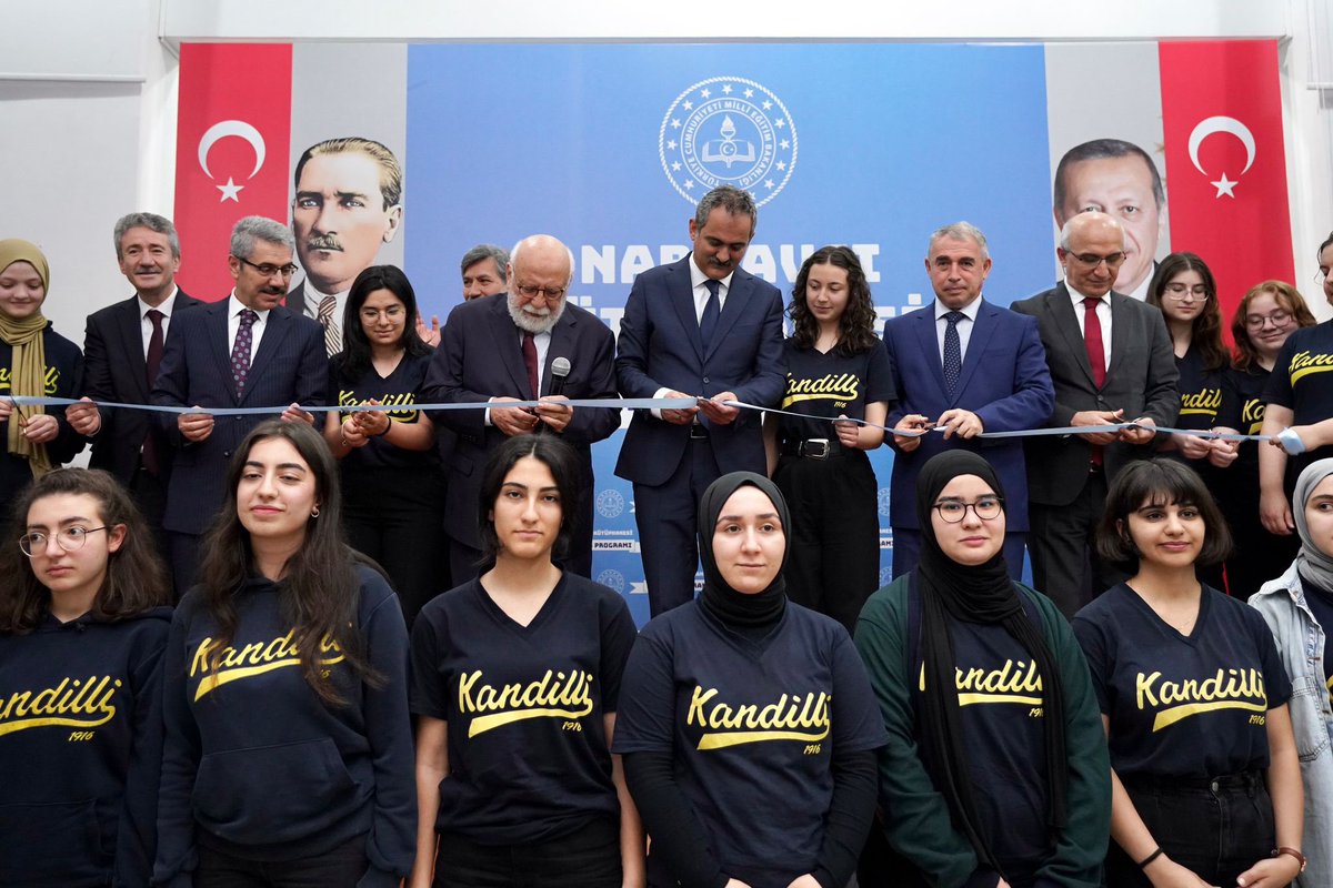 tcmeb's tweet photo. Bakanımız @prof_mahmutozer, Kandilli Kız Anadolu Lisesi Prof. Dr. Nabi Avcı Kütüphanesi'nin Açılışını Yaptı

“Gençlerimiz; Ebu Hasan Harakani Hazretleri'nin, Hazreti Mevlâna'nın, Şeyh Şaban Veli'nin, Hacı Bektaş Veli’nin, Hacı Bayram Veli'nin... O gönül erlerinin mayaladığı gönül coğrafyasının kültür ikliminde yetişiyor.”

https://t.co/cyHYP0xnzL