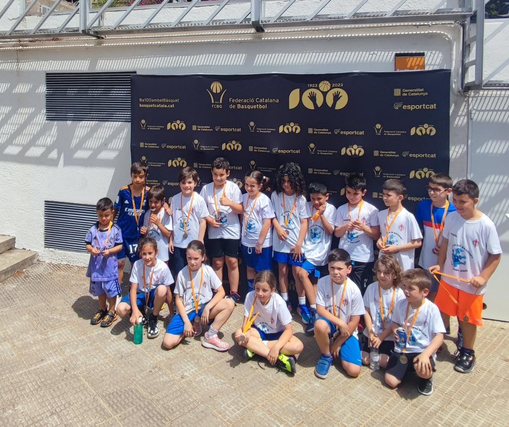 🏀TROBADA FINAL D’ESCOLES! 👧🏻👦🏾.

#bàsquet #cebaantjordi #trobada #escoles