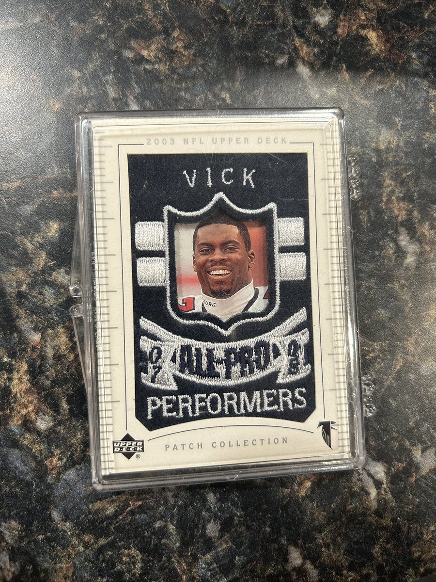 RT @DrewAngelozzi88: @TonysCards @sports_sell @ILOVECOLLECTIN1 Mike Vick patch collection 20$ shipped bmwt https://t.co/063c7CLgrK