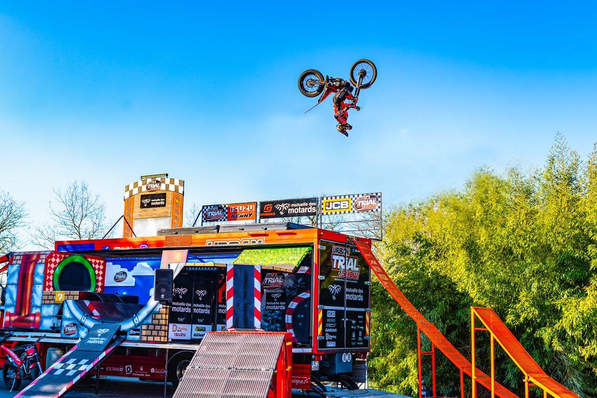 CavalaireOT's tweet photo. E-TRIAL URBAIN 
Les 17 &amp; 18 Juin 

Show moto thermique le 17 à 21h Présentation des pilote e trial et show Julien Perret 
Qualification zone de vitesse E Trial des 6 tops pilotes

Suivi d'une session dédicaces  🔥🏁⭐️🏍️

@iloveCotedAzur
@GolfeStTropez @ilgsainttropez @VarTourisme https://t.co/xb4sVCkSWf