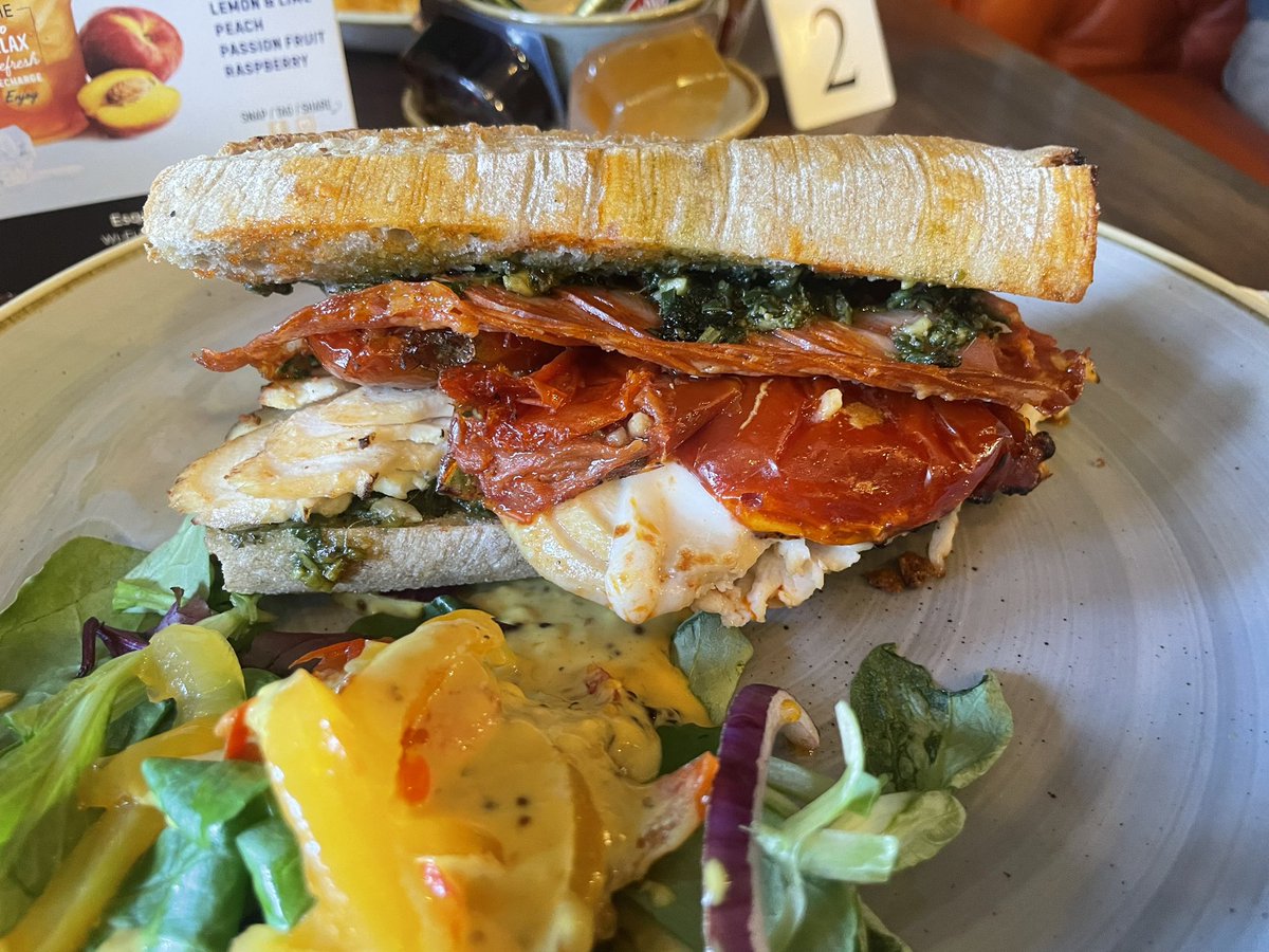 sandwichdigest's tweet photo. Had to fly 8+ hours for this ELITE chicken chorizo sando in Galway https://t.co/WCcg5WqNa5
