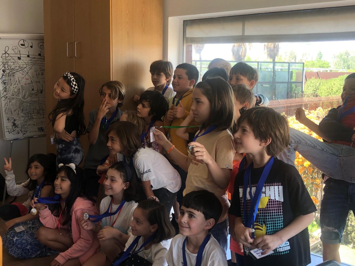 #OurPeople  
El equipo de ajedrecistas participa en un torneo de intercentros formando equipo con Valencia Montessori. ♟️
Los niños de ambos coles jugaron y se lo pasaron muy bien, el marcador tras cuatro rondas de 11 participantes por cole cayó a nuestro favor. 
¡Enhorabuena! 👏