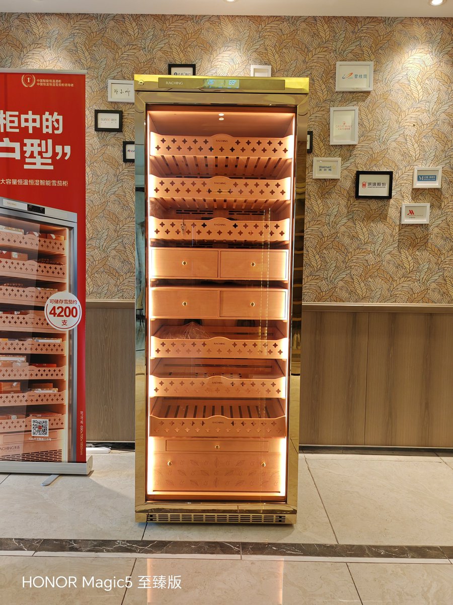 MON5800A with a capacity of nearly 600 liters is perfect for cigar bars or cigar stores.
------------------------------------------------------
#habanos #stogie #cubancigar #cigarhumidor #rachinghumidor #rachingcigarhuimdor #rachingcigarcabinet #cigarcabinet