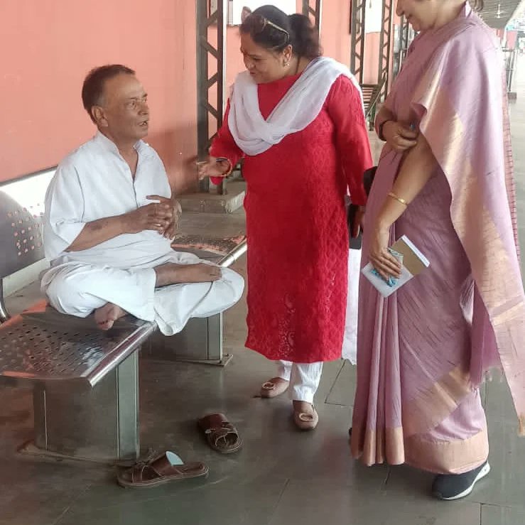 richapandey's tweet photo. Passanger Amenities Committee starts inspection of North Eastern Railway today. #LucknowJunction #Aishbag #railway @RailMinIndia https://t.co/6OF7sQOOdU