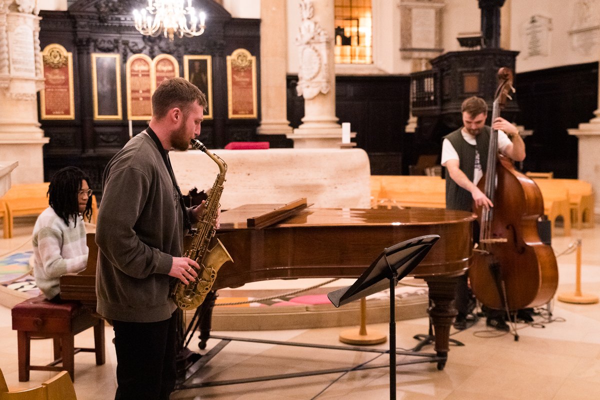 RUSH HOUR JAZZ Thursday 1st June 5.30pm-6.45pm * Fantastic Jazz Music! * Come & go as you please * Free entry – pay what you feel! Donations appreciated. ststephenwalbrook.net/rush-hour-jazz/ #jazz #jazzmusic #visitthecity #squaresmile #rushhour #cityoflondon #squaremile #jazzlondon