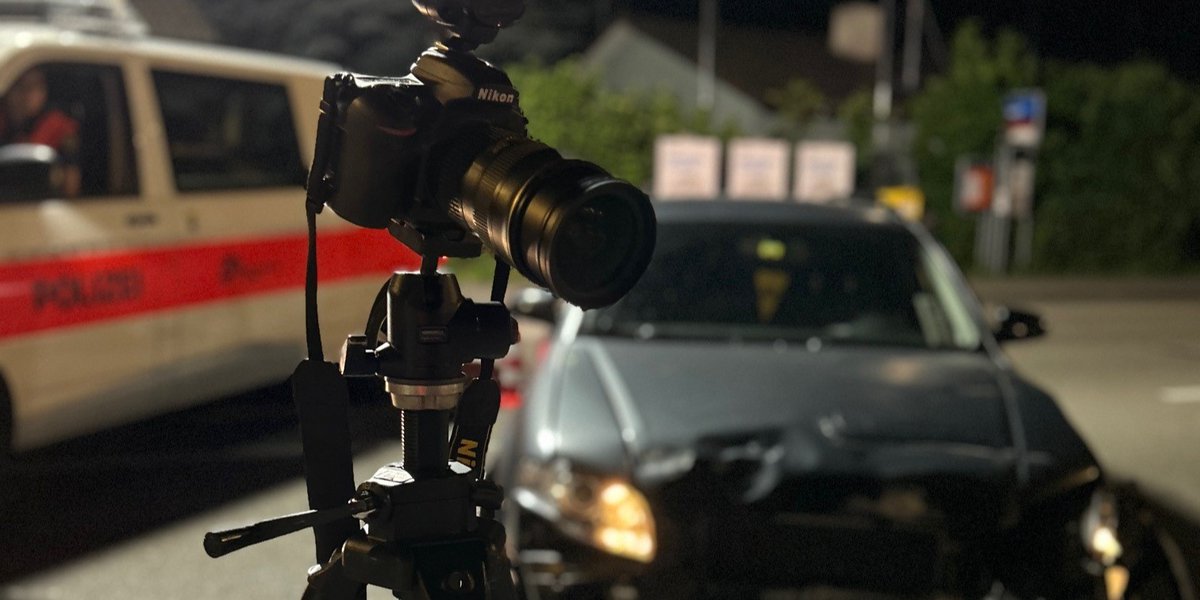 KapoZuerich's tweet photo. Bei einem #Verkehrsunfall in #Oberengstringen wurde ein Motorradfahrer in der Nacht auf Mittwoch schwer verletzt.

https://t.co/Ipl2C1bT08 https://t.co/b1zk7wN6yZ